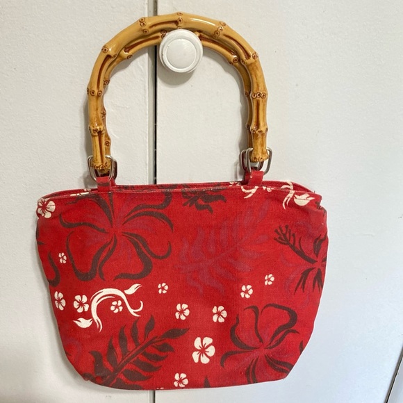 Kulo’ Ko Gear Hawaiian Handbag Bamboo Handles Red White Floral 9" x 8" x 4" - Picture 6 of 16